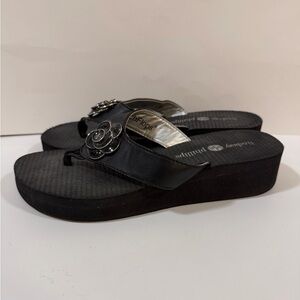 3/$20 Lindsay Phillips Black Wedge Flip Flops (Switch Flops) VGUC